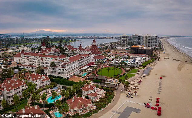 The Sandcastle Man Banned for Mark Twain Quote: Artistic Expression Clashes with Hotel Policies