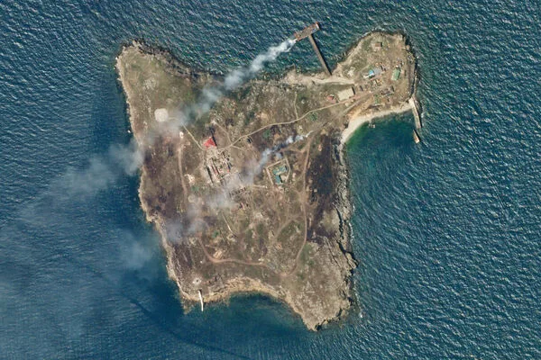 Russia Launches Missile Strikes on Zmeiny Island, Telegram Sources Report