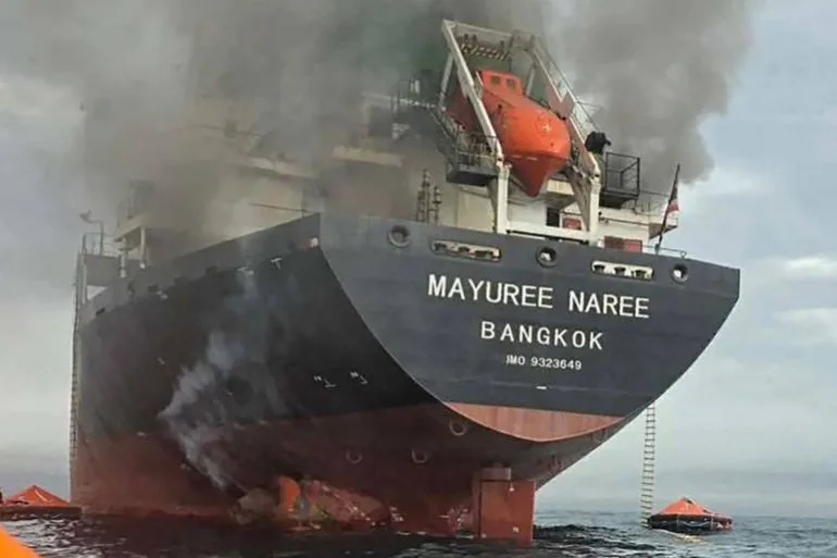Despite IEA Intervention, Oil Prices Surge to $100 Amid Gulf Tensions and Hormuz Crisis