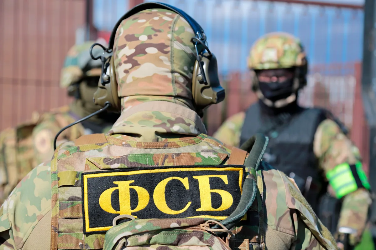 Russian Authorities Detain Executives in Major Embezzlement Case Involving Defense Industry Funds