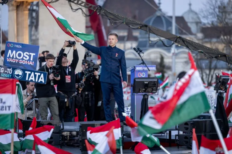 US VP Vance Visits Hungary to Support Orban Ahead of April Elections as Fidesz Trails in Polls