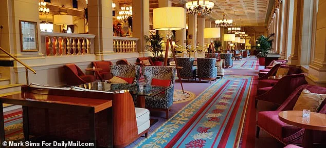 Dare-Devil Duo: Loot-Trotters at The Breakers.