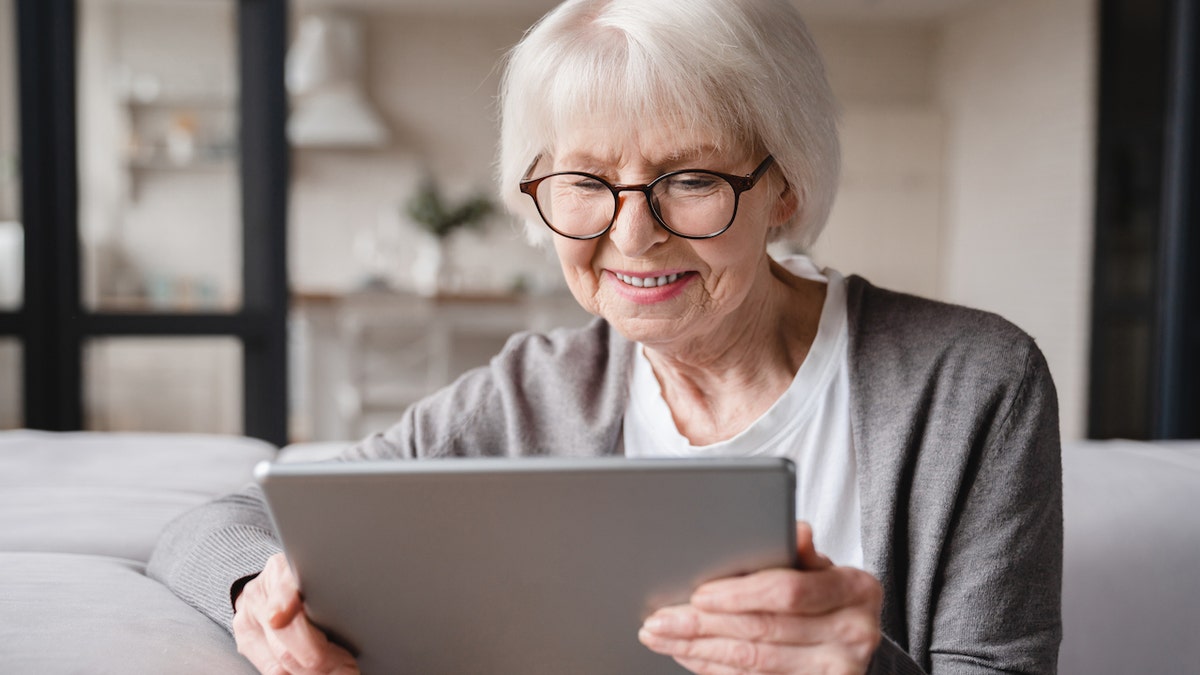New study finds loneliness hurts older memory but doesn't speed up decline.