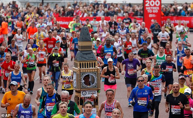 Smartwatches Hinder Marathon Performance by Distracting Runners from Body Signals
